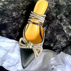 Women double bow pointed toe ankle strap crystal pump